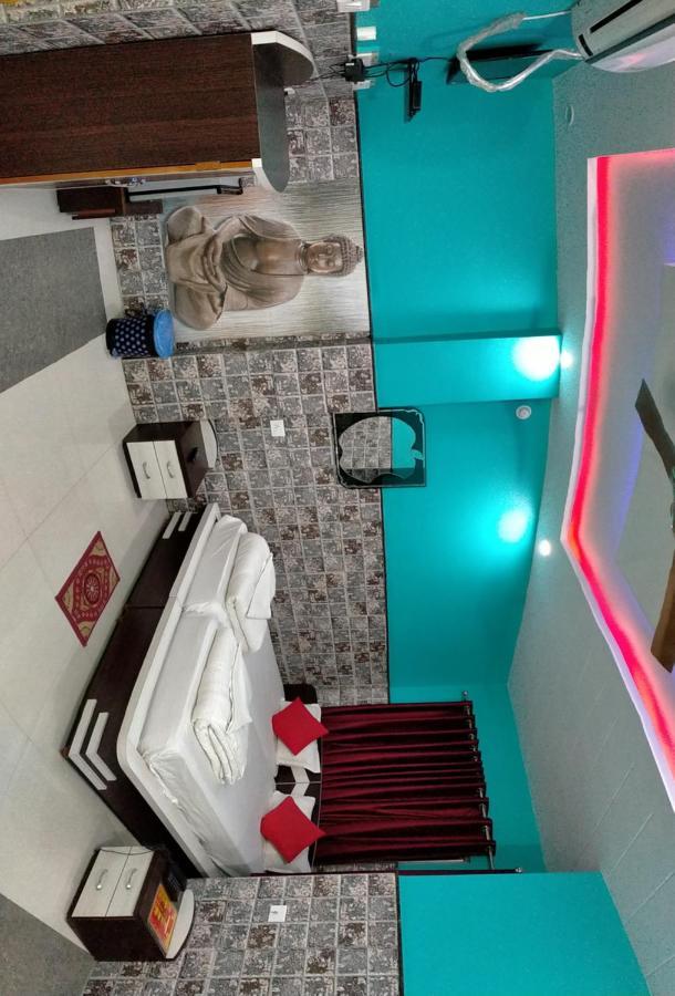 Hotel Bachchan Palace Varanasi Bagian luar foto