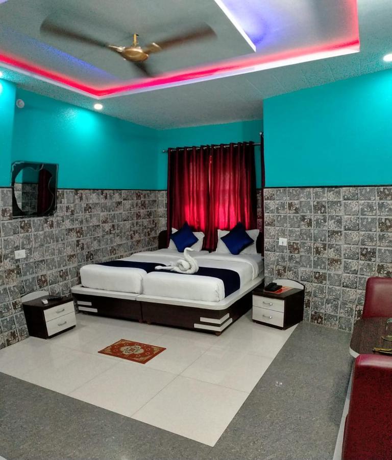 Hotel Bachchan Palace Varanasi Bagian luar foto