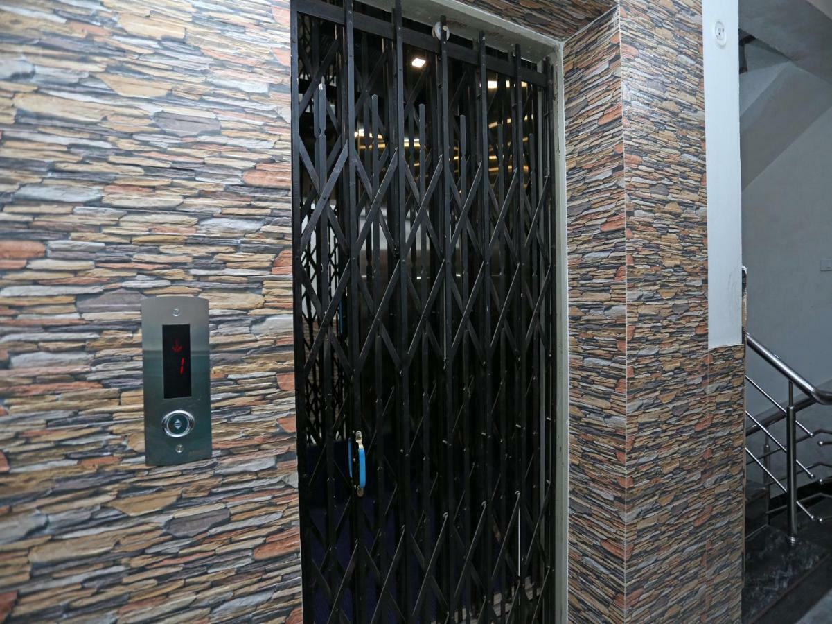 Hotel Bachchan Palace Varanasi Bagian luar foto