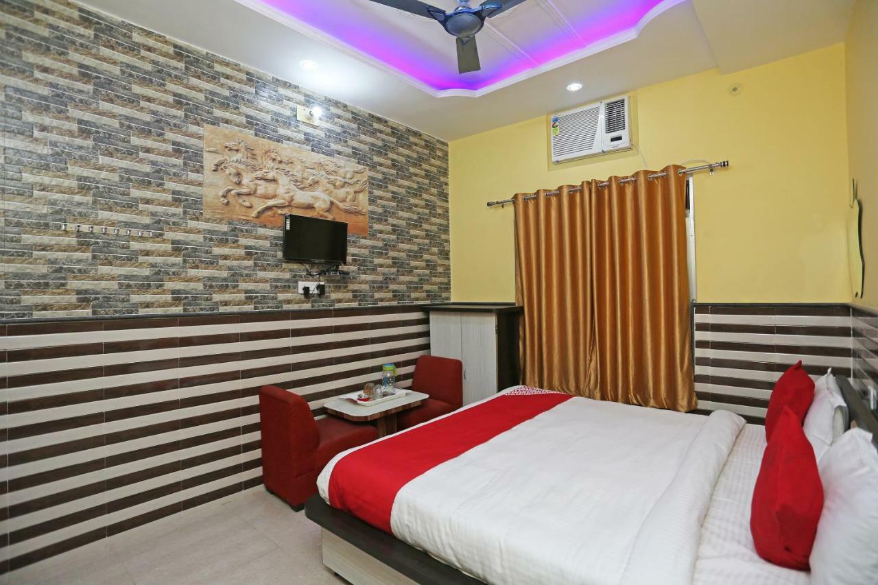 Hotel Bachchan Palace Varanasi Bagian luar foto