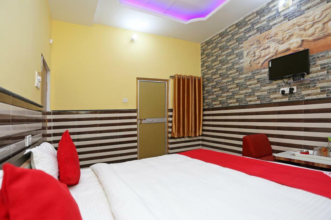 Hotel Bachchan Palace Varanasi Bagian luar foto