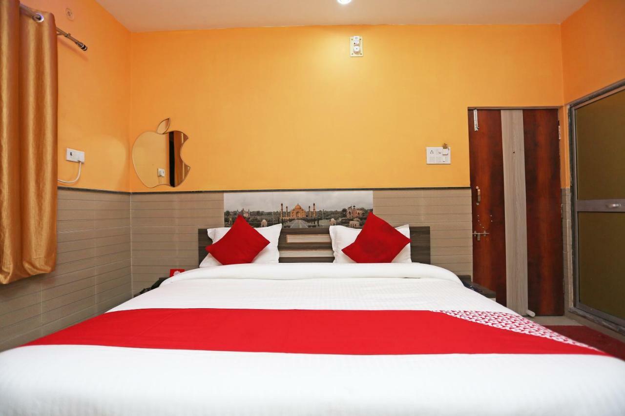 Hotel Bachchan Palace Varanasi Bagian luar foto