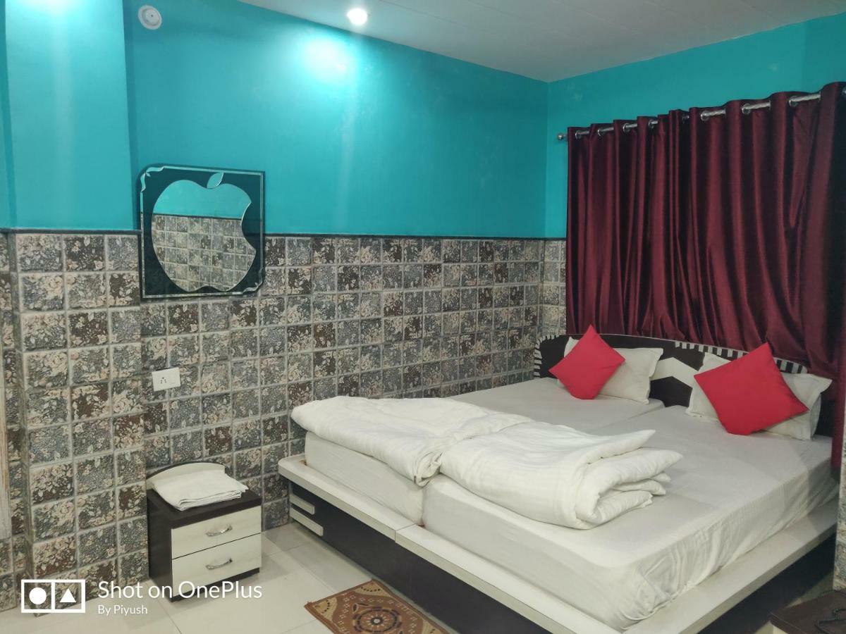 Hotel Bachchan Palace Varanasi Bagian luar foto