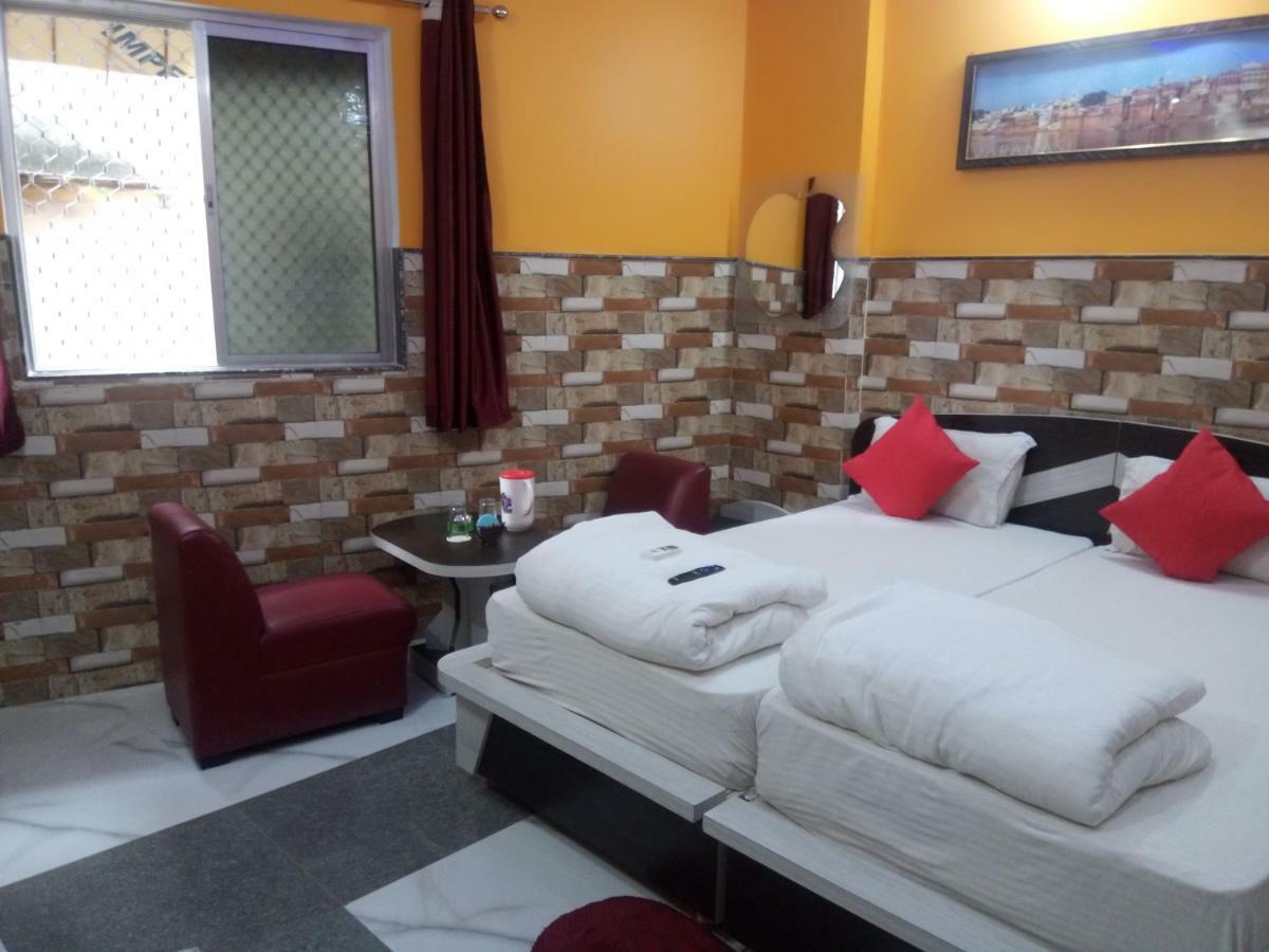 Hotel Bachchan Palace Varanasi Bagian luar foto