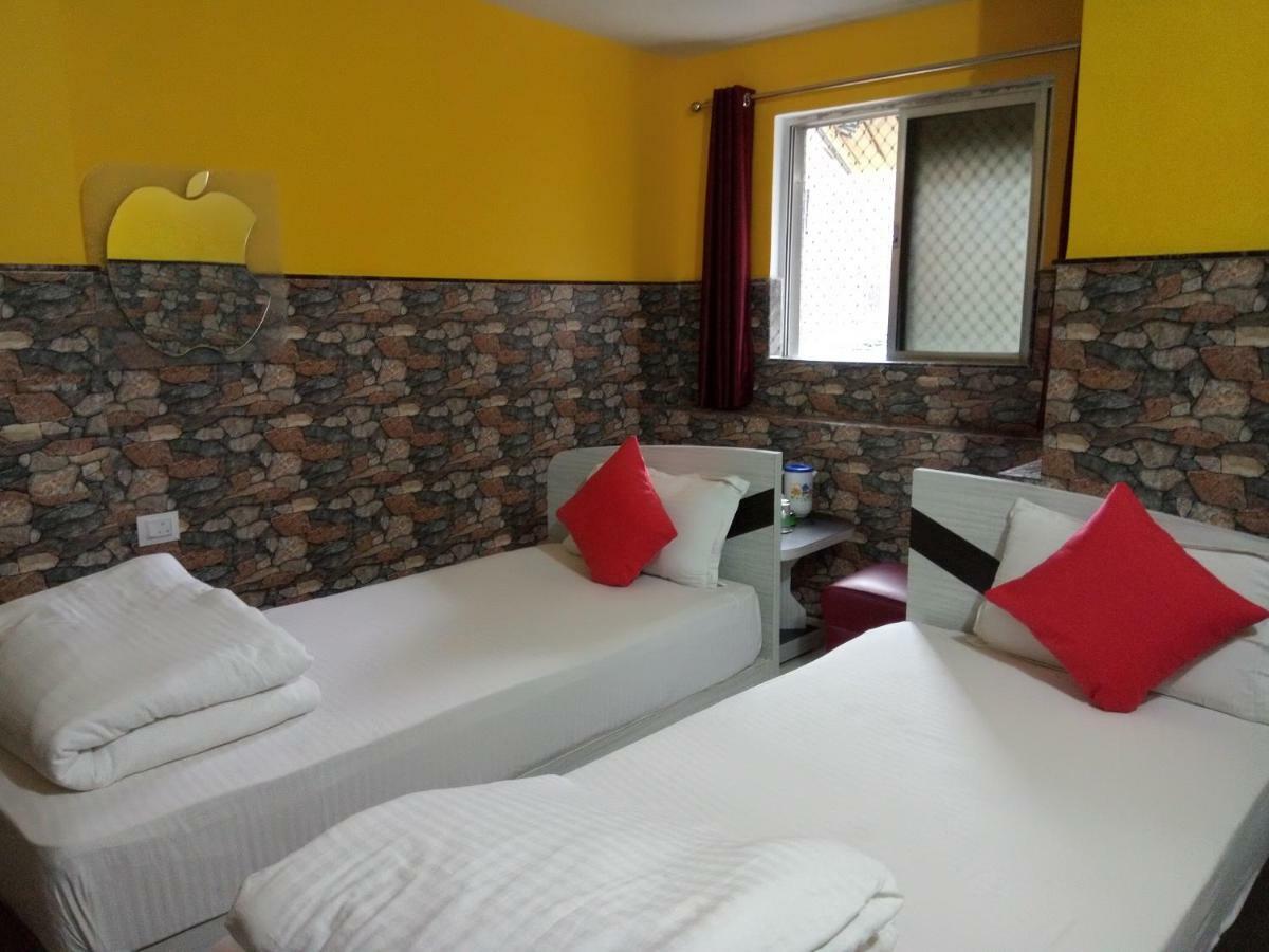 Hotel Bachchan Palace Varanasi Bagian luar foto