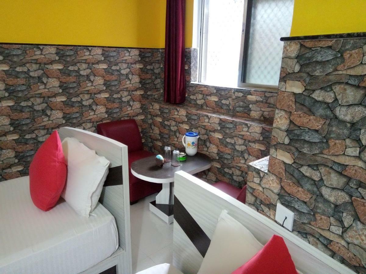 Hotel Bachchan Palace Varanasi Bagian luar foto