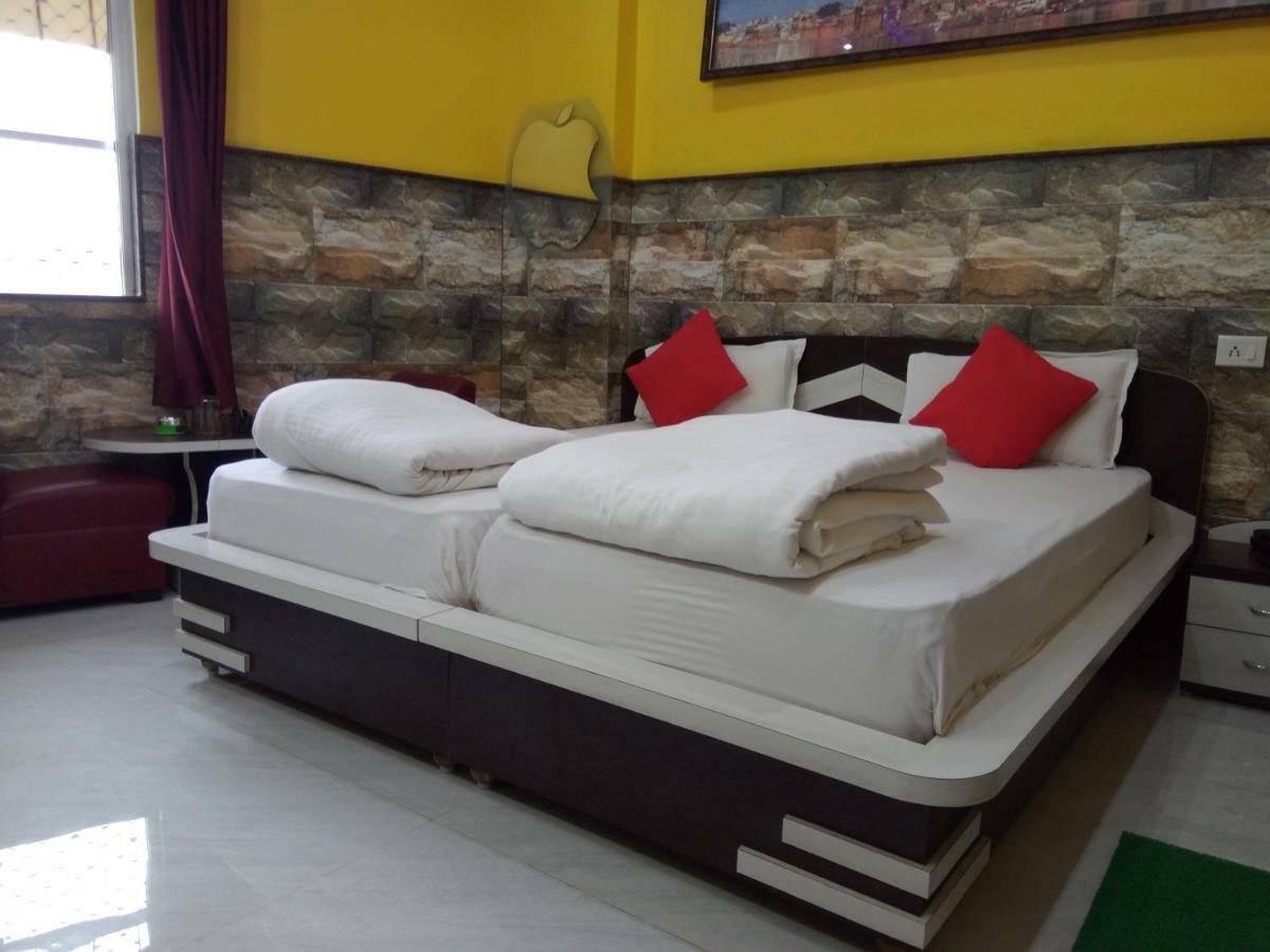 Hotel Bachchan Palace Varanasi Bagian luar foto