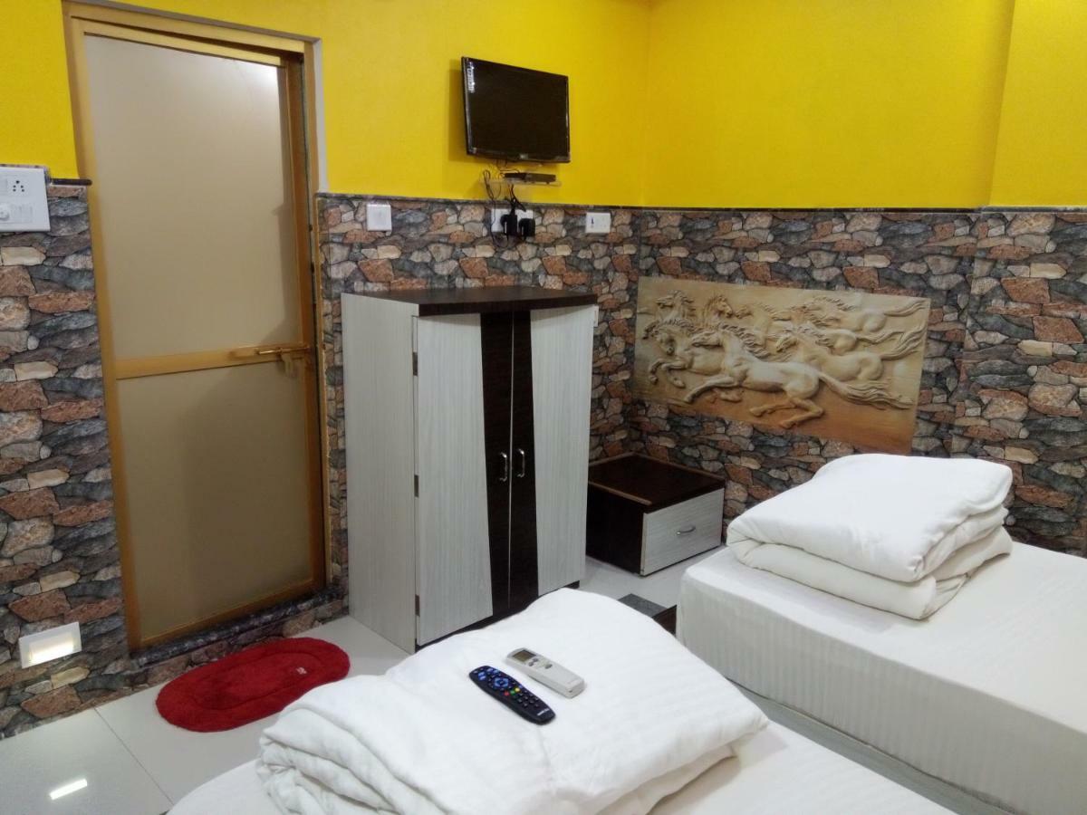 Hotel Bachchan Palace Varanasi Bagian luar foto
